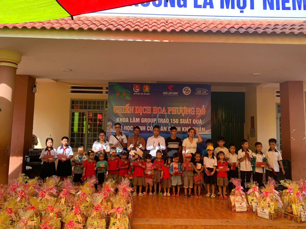 Huyện đoàn Ea H’Leo tổ chức chiến dịch Hoa phượng đỏ tặng quà cho học sinh có hoàn cảnh khó khăn tại thị trấn Ea Drăng